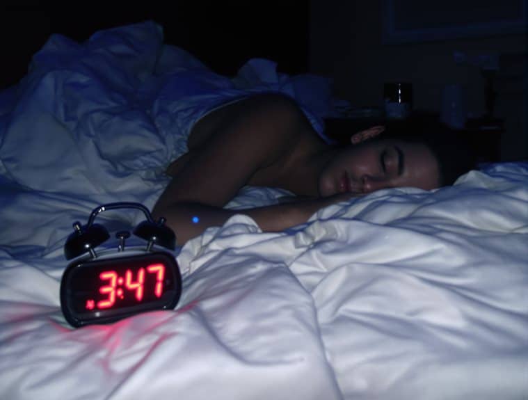 wach um 3–4 Uhr morgens auf